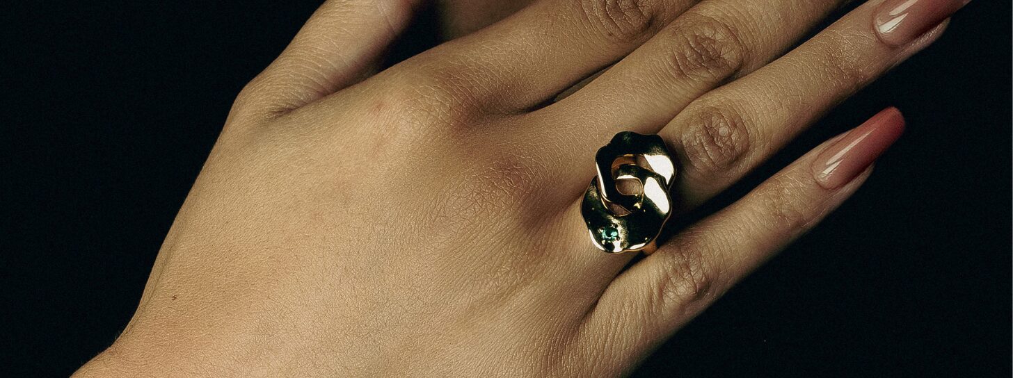 seree-roch-carré-soie-fabrication-francaise-bijou-capeline-bandeau-jonc-bague-jphenric-artiste