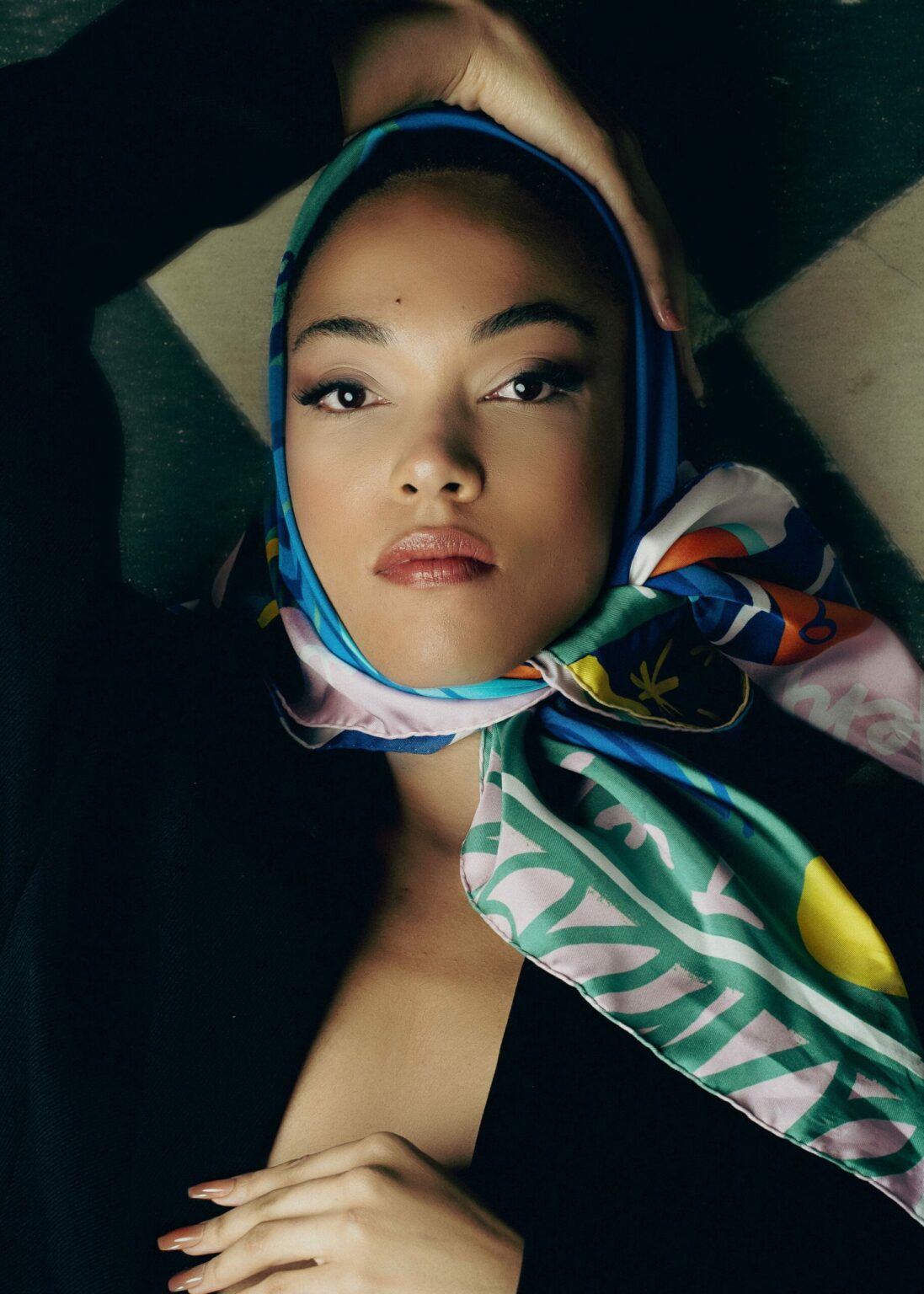 seree-roch-carré-soie-fabrication-francaise-bijou-capeline-bandeau-jonc-bague-jphenric-artiste